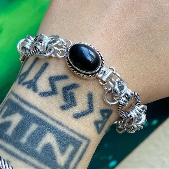 Maille onyx bracelet . Handmade maille chain & genuine onyx gemstone clasp - Picture 12 of 15